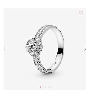 Shimmering knot ring